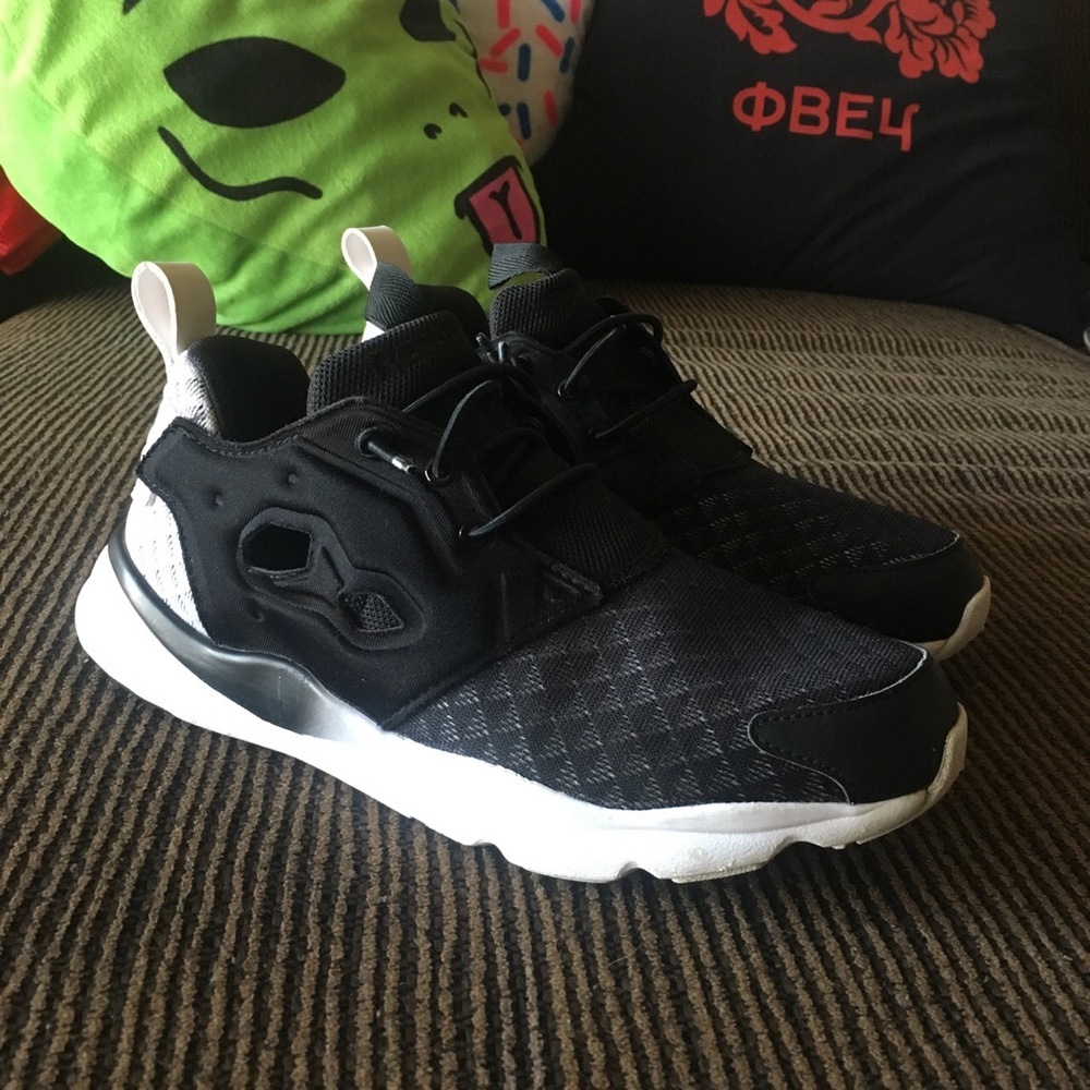 Reebok Women’s Size 6.5 Black